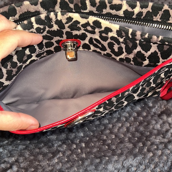 Clutch - Picture 3 of 4